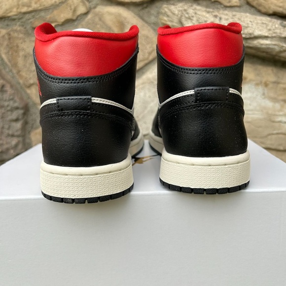 Air Jordan 1 Mid “Black Sail” Size 8.5 Women’s - Picture 4 of 11